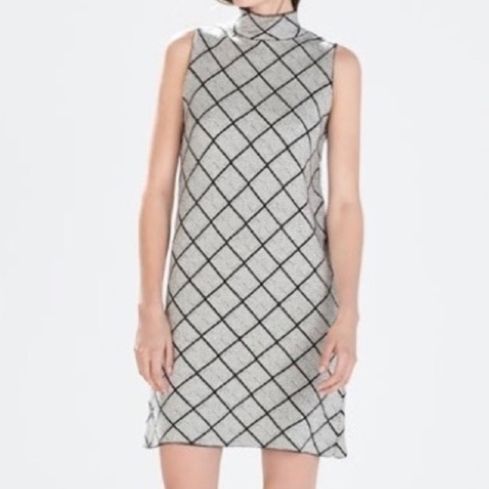 NWT Romeo + Juliet | Women’s grey knit diamond pattern sleeveless dress, size M